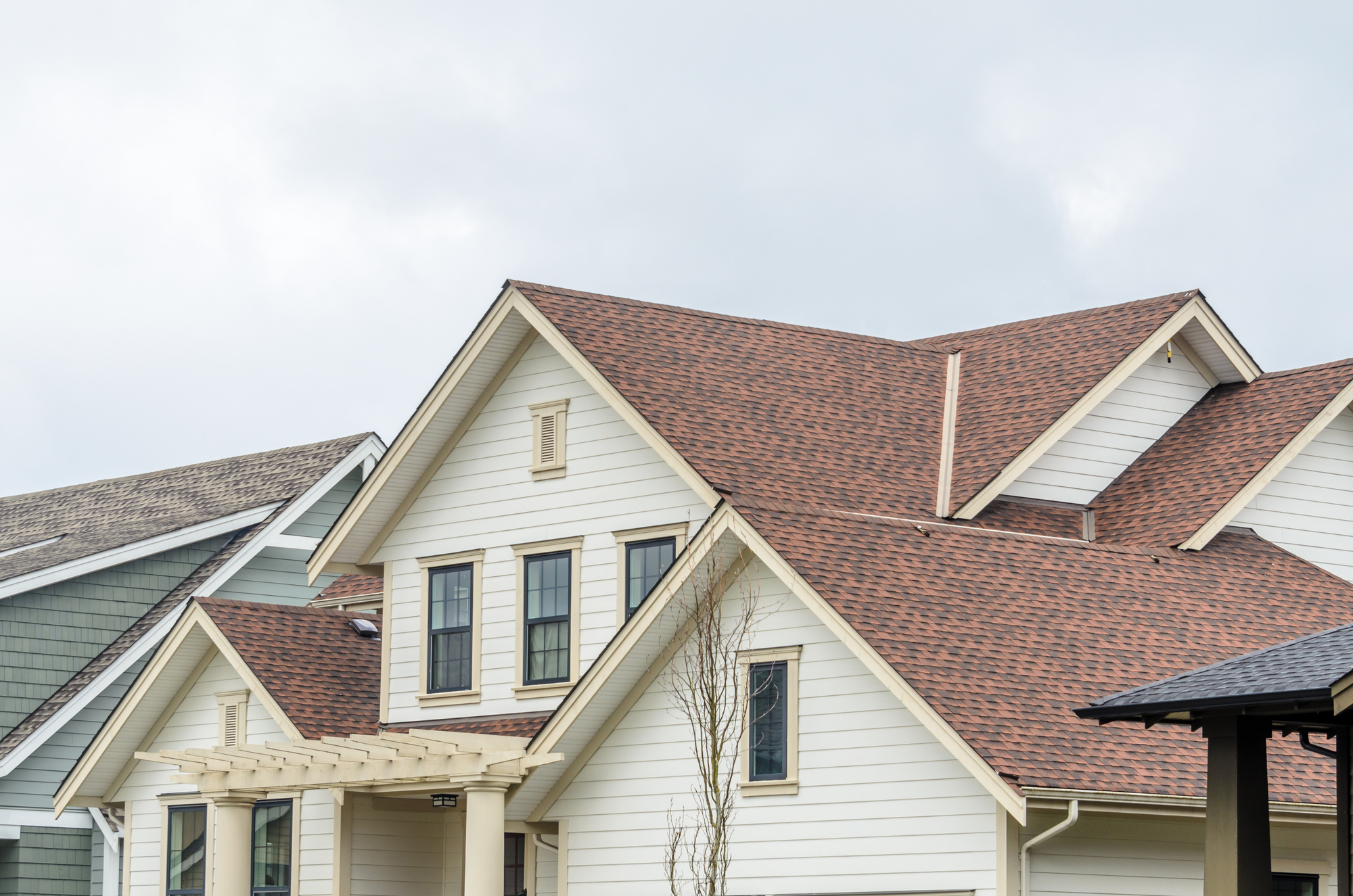 Mingled Brown Asphalt Roof On House